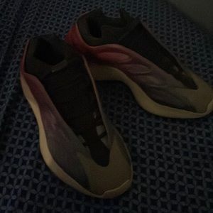 They are my yeezys barley worn basically brand new no scuffs comes with box